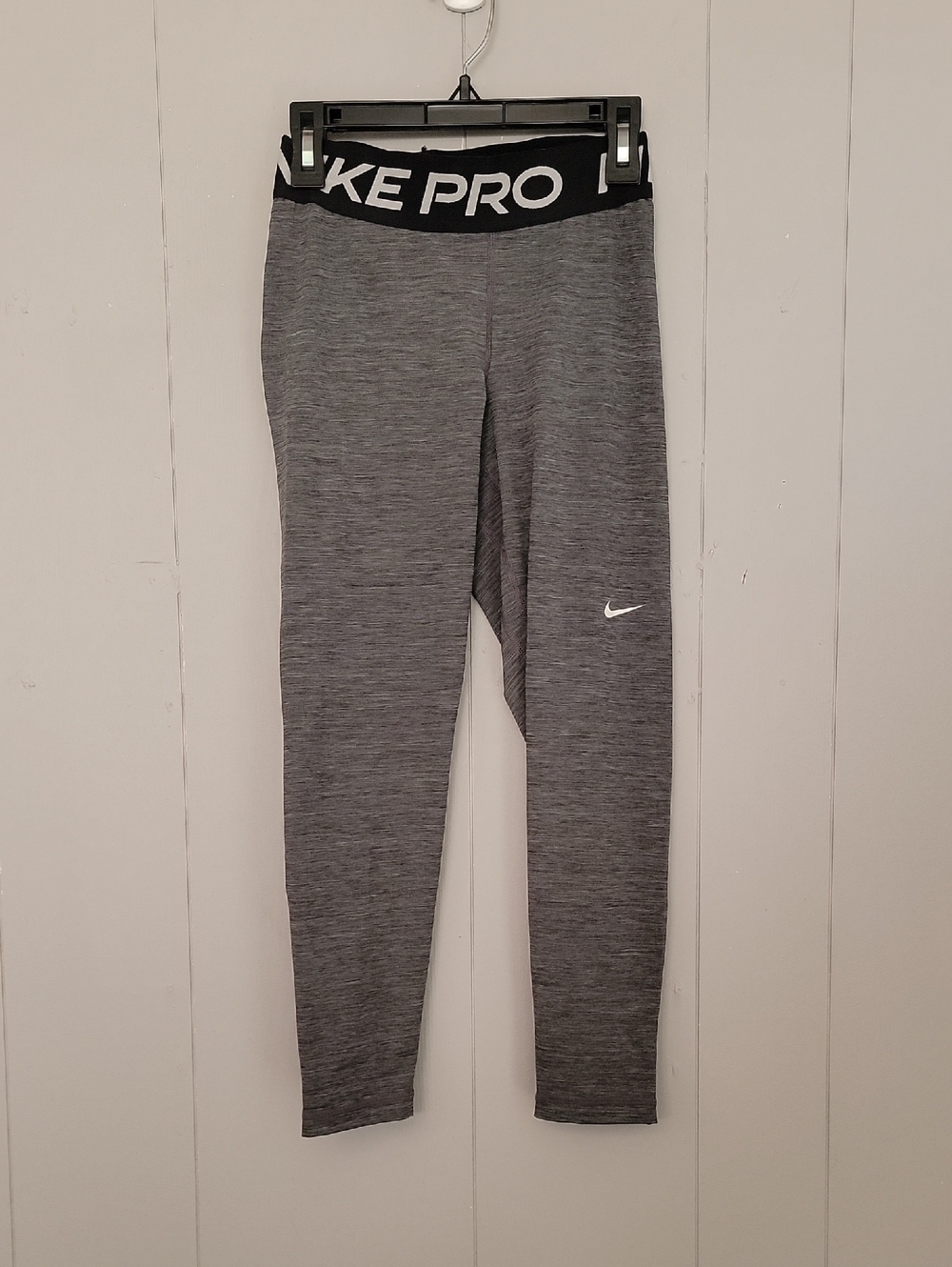 Nike Pro Women's Pants XS Gray Vented Cropped Leggings